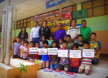 Décembre 2012 : Don à l’école Baan Maï Souk San